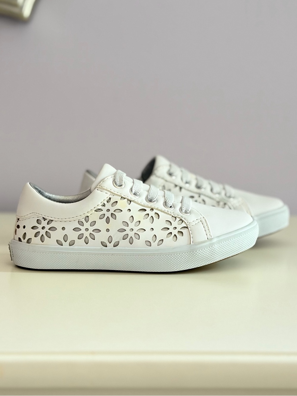 NWOT Janie and Jack Toddler Girl White Eyelet Sneakers Size 10